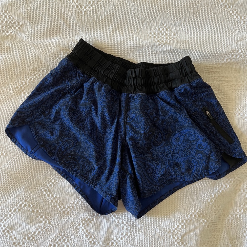 Lululemon, size 4, blue and black paisley pattern running short, inside liner